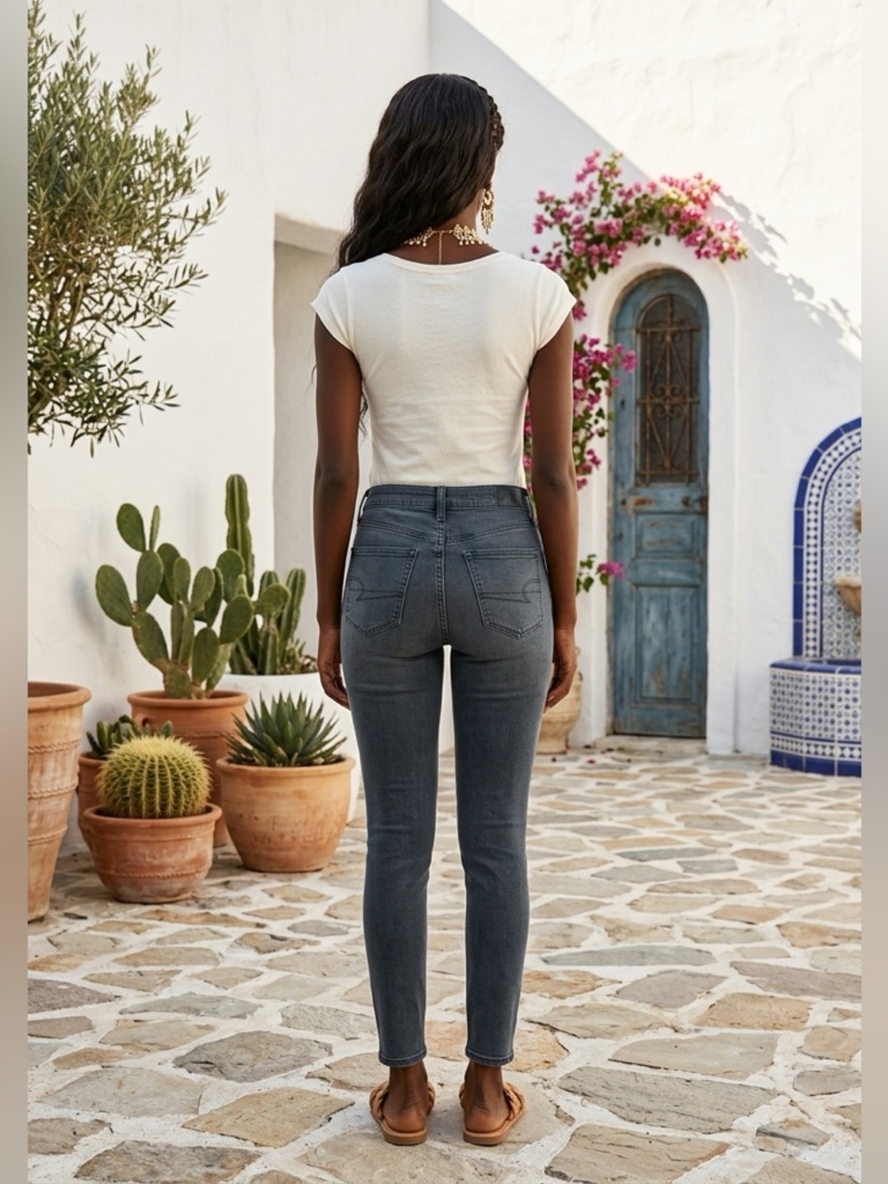 GUC American Eagle SZ 10 gray “Mom Jean” high waisted w/stretch/waist 32”-35”